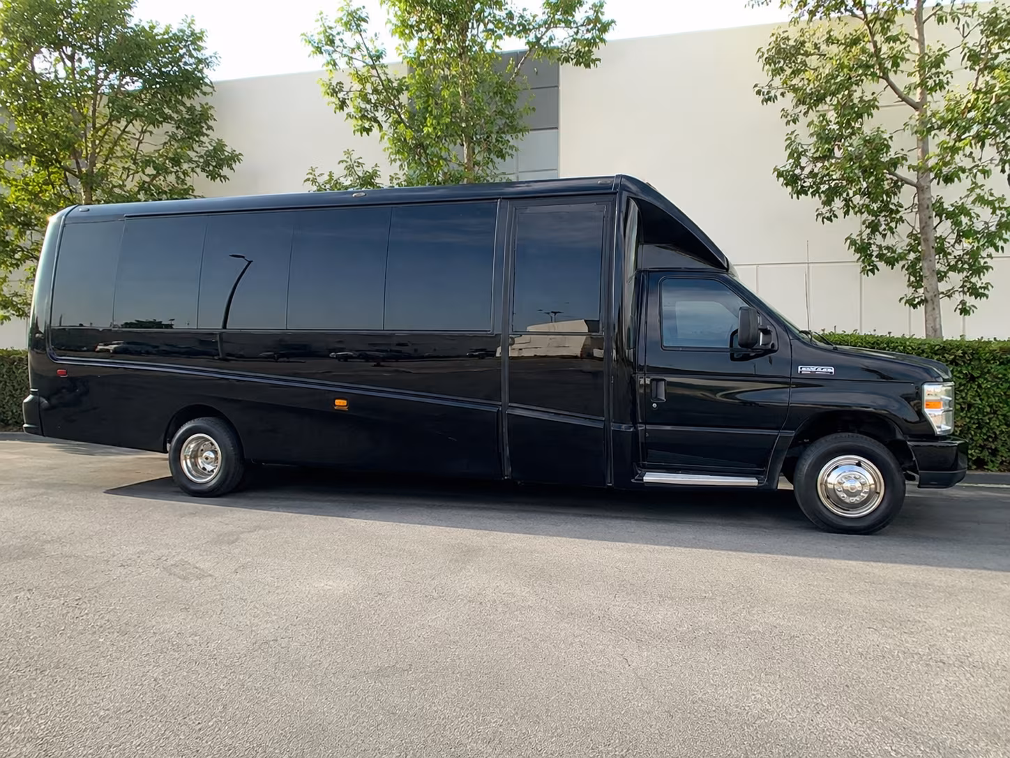 airport transfer buses for bossier city corporate groups