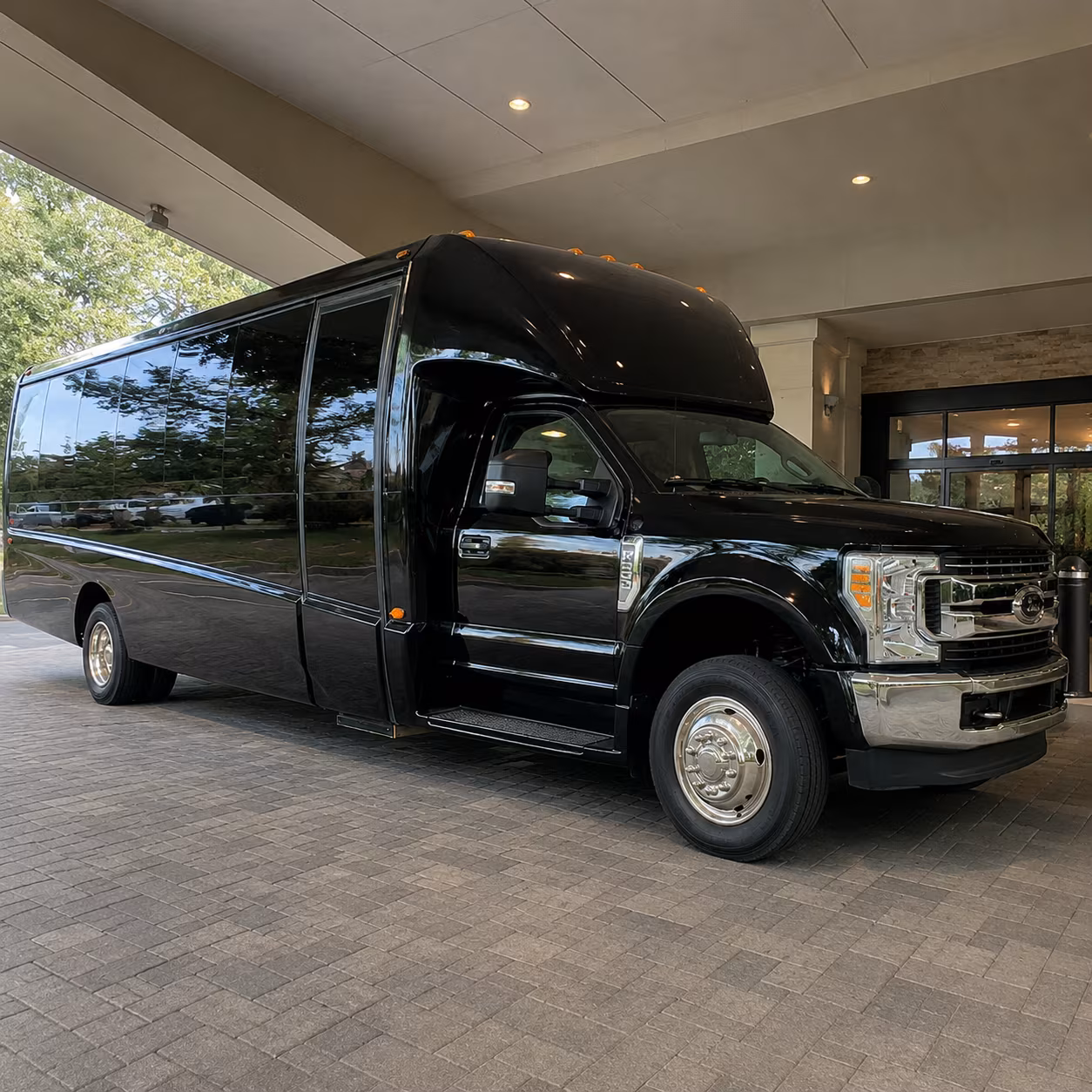 charter buses to mudbugs hockey games at brookshire grocery arena