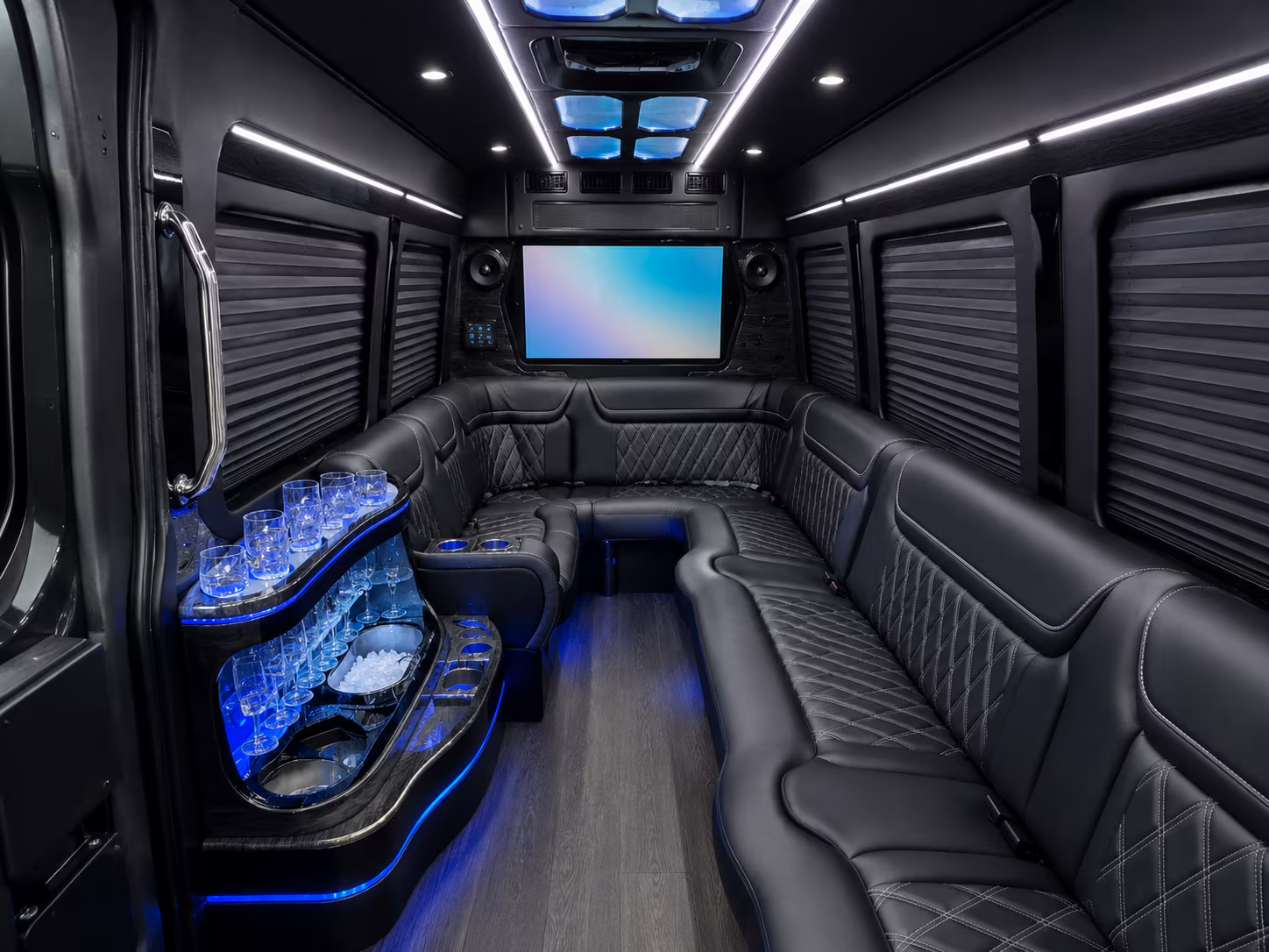 corporate and convention shuttle buses in bossier city